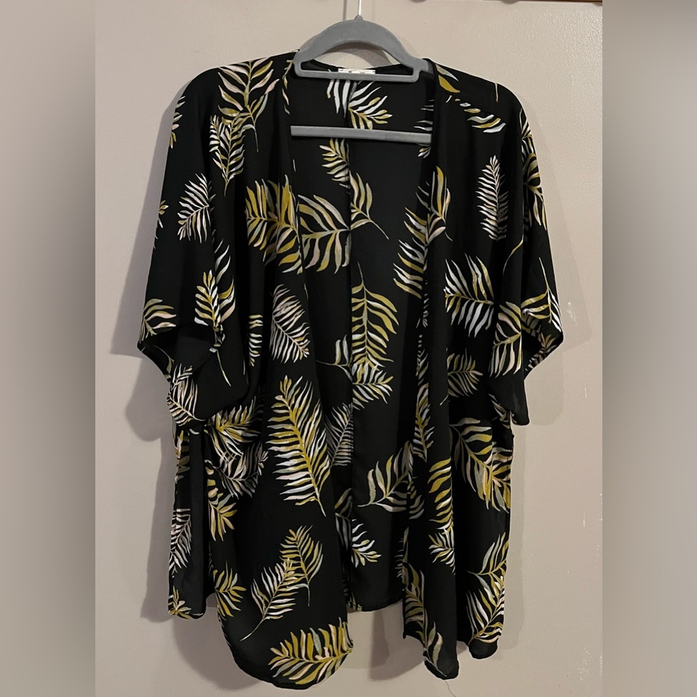 $6❤️Bundled Maurices Kimono with Leaf Print